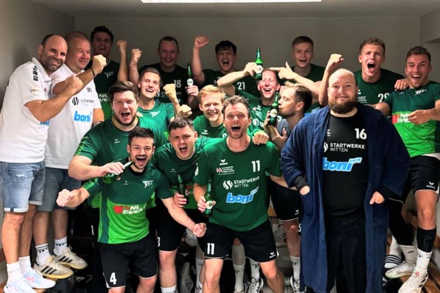 Kann uns mal jemand kneifen? Wir gewinnen mit 32:26 gegen den VfL Gladbeck Handball. Unfassbar - auch die Stimmung in der Halle. WIR SIND BOMMERN!