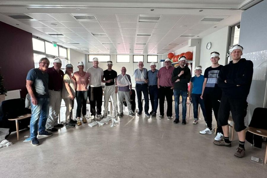 Gerhard Abstins (Erster Vorsitzender TuSErste-Hilfe-Lehrgang für Übungsleiter Bommern), Mathias Wagner (Sparkasse Witten), Björn Pinno (Vereinsmanager)